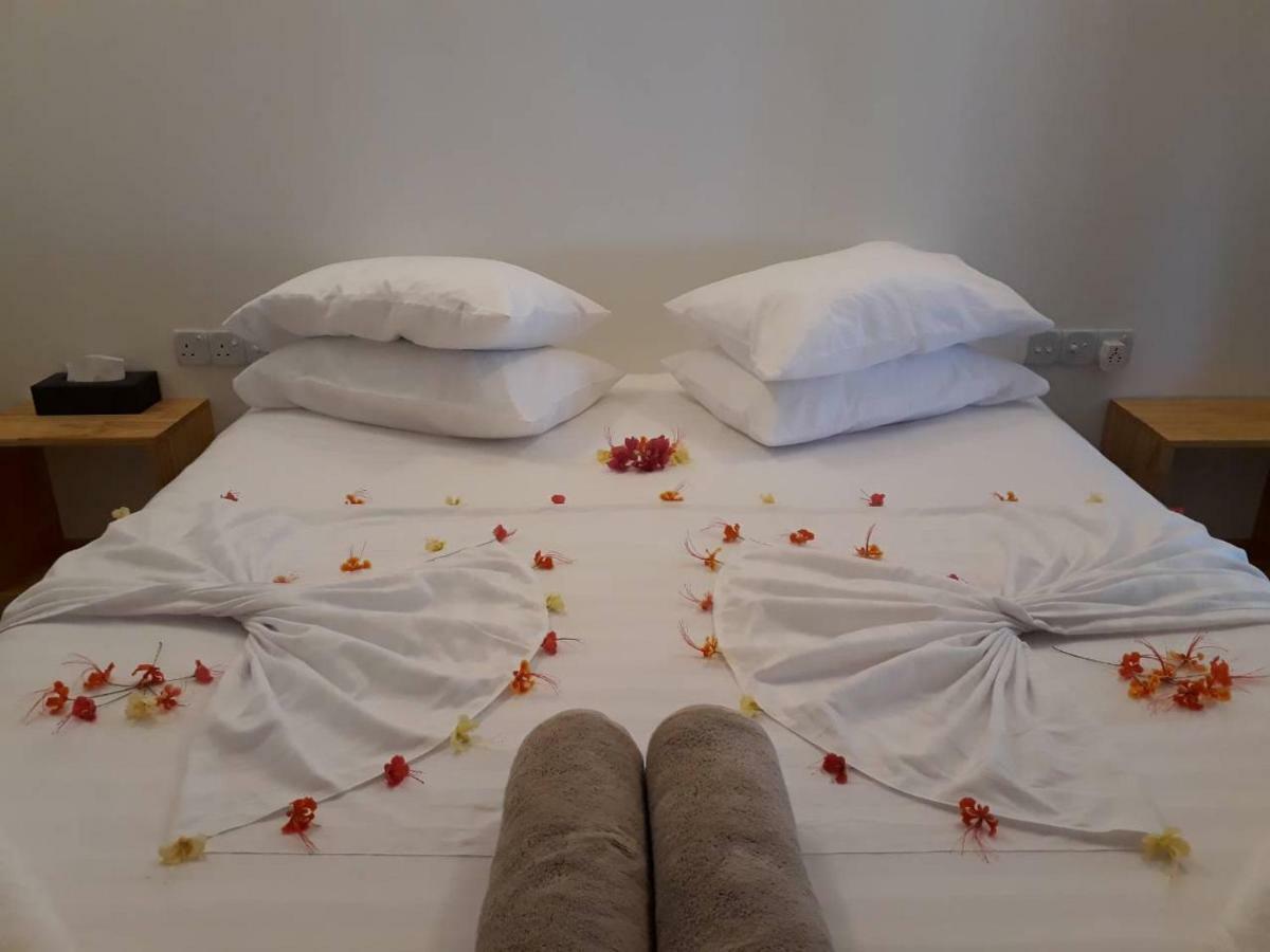 Sky Inn Thoddoo Buitenkant foto