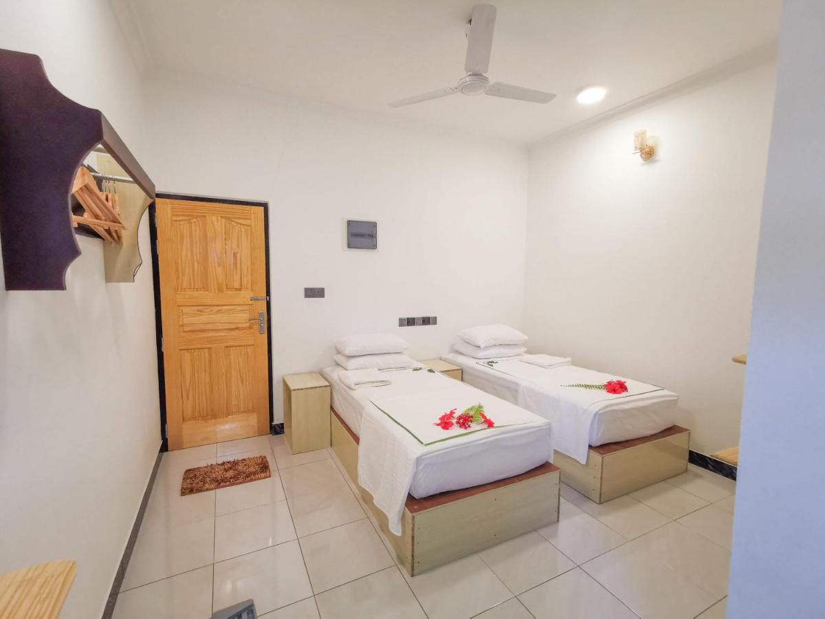 Sky Inn Thoddoo Buitenkant foto